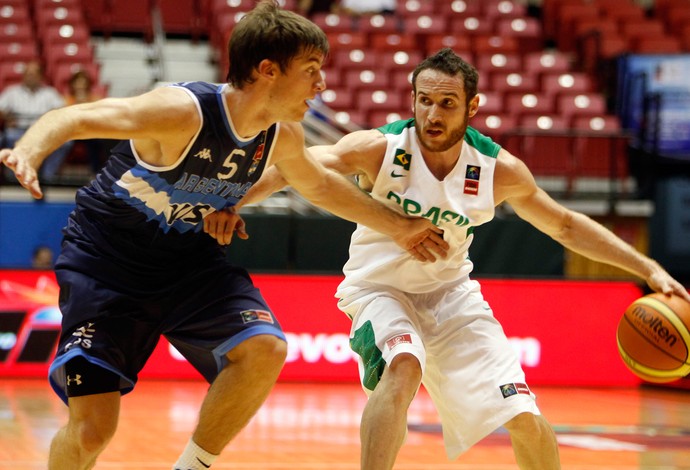 marcelinho huertas fernandez argentina x brasil basquete (Foto: AP)