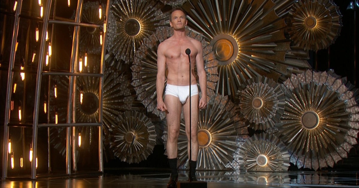 Neil Patrick Harris, apresentador do Oscar 2015, fica de cueca no palco.