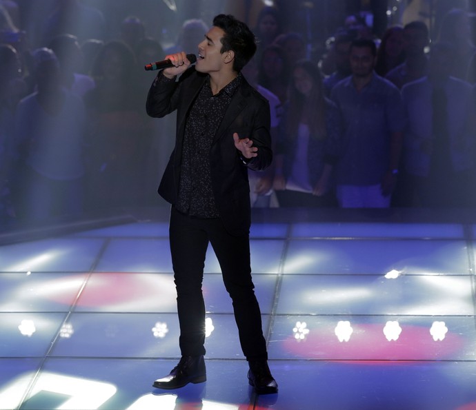 Bruno Gadiol cantou 'Sorry' (Foto: Artur Meninea/Gshow)