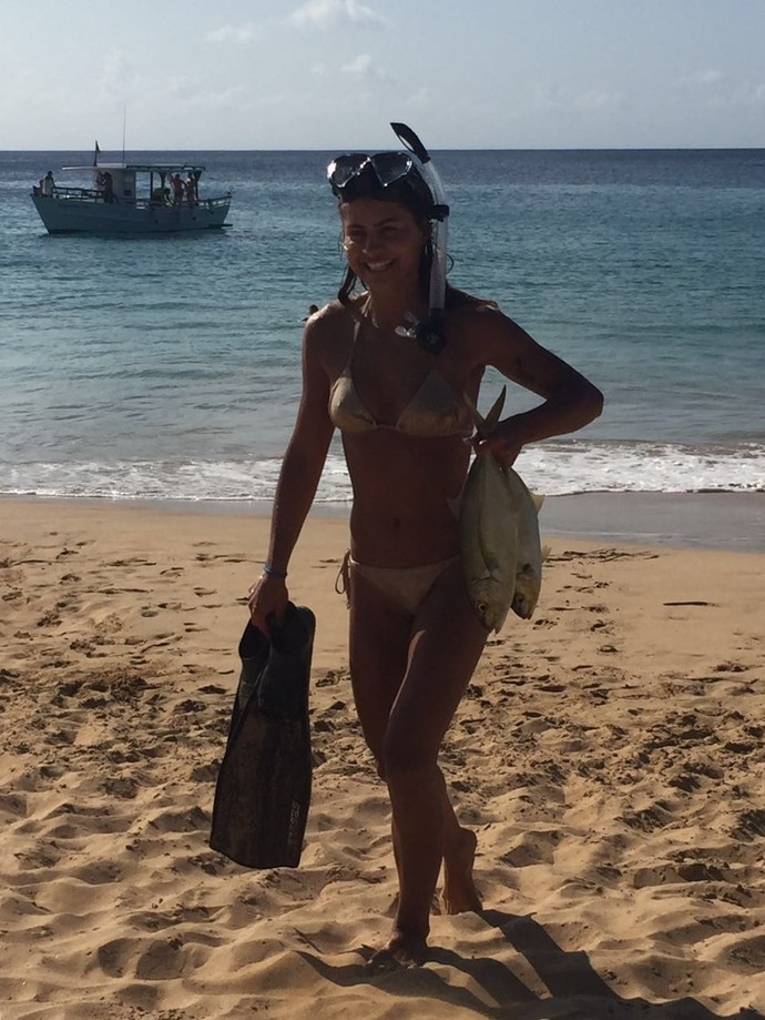 Olha ela! Gata pescou no mar de Noronha (Foto: Arquivo pessoal)