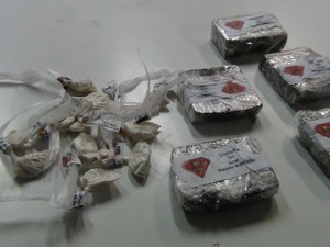 Drogas estava escondida nas partes íntimas do suspeito (Foto: Claucio Mizael/Teresópolis Jornal)