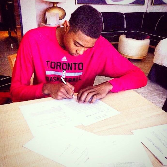 bruno caboclo assina contrato com toronto raptors nba (Foto: Reprodução/Instagram)