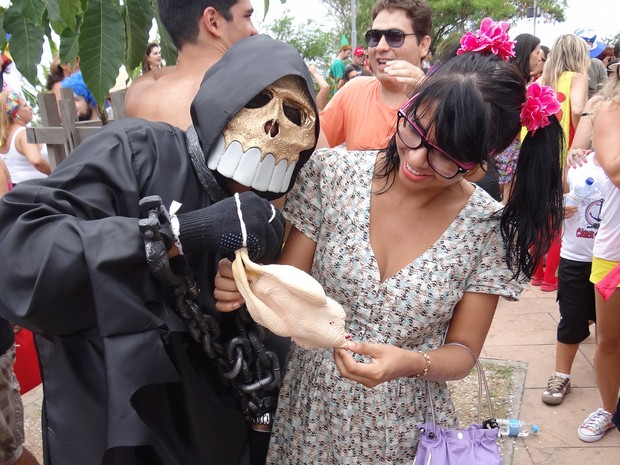 Neste carnaval, a Morte mata apenas galinha no carnaval de Olinda (PE) (Foto: Katherine Coutinho/G1)