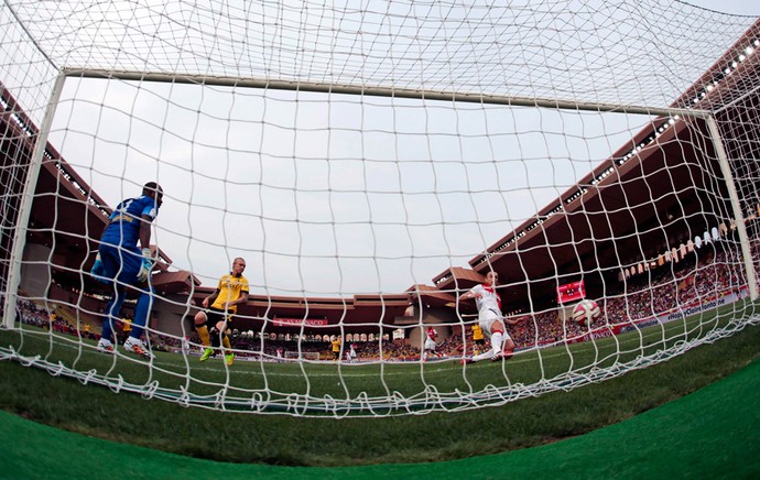 Gol de Dimitar Berbatov pelo Monaco (Foto: Reuters)
