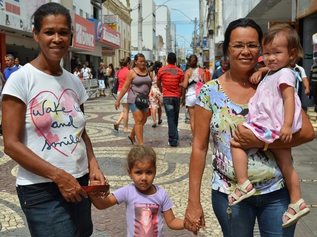 Maria Edna e Maria Edvânia vão aproveitar a data para reencontrar a mãe delas (Foto: Marina Fontenele/G1)