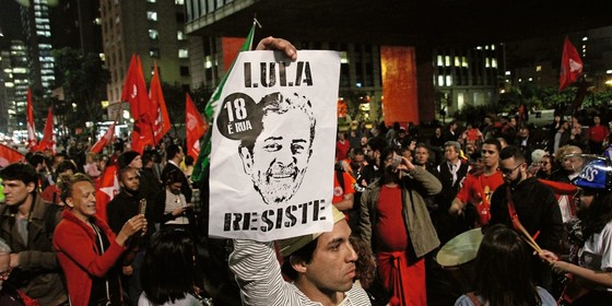 Manifestantes a favor do presidente Lula em São Paulo, na avenida Paulista (Foto:  Fabio Vieira/FotoRua/NurPhoto)