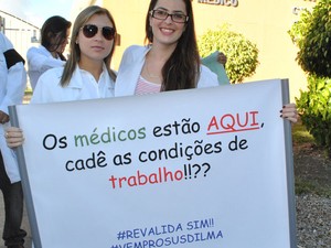 médicos realizam protesto em vitória da conquista (Foto: Anderson Oliveira / Blog do Anderson)