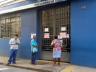 Beneficiários do INSS reclamam de atendimento 135 em Campinas, SP 