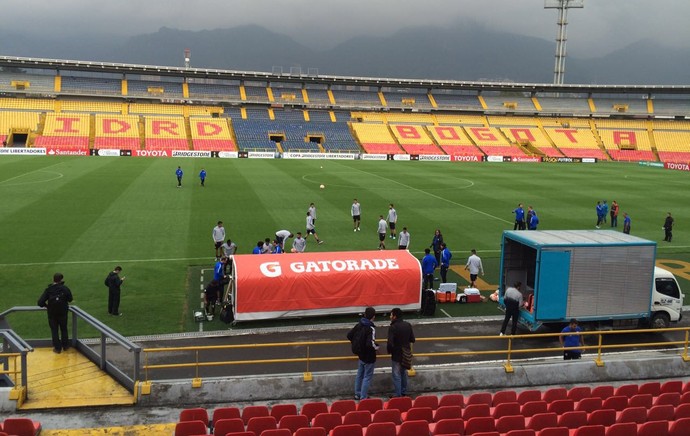 Imbróglio com estádio quase impede treino do Corinthians na Colômbia