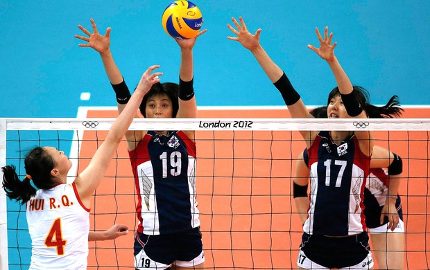 Hui Ruoqi na partida de vôlei da China contra a Coreia (Foto: Reuters)