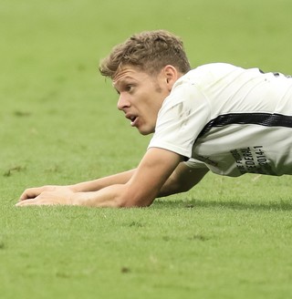 Sem receber parcelas, Penapolense estuda cobrar Corinthians por Marlone