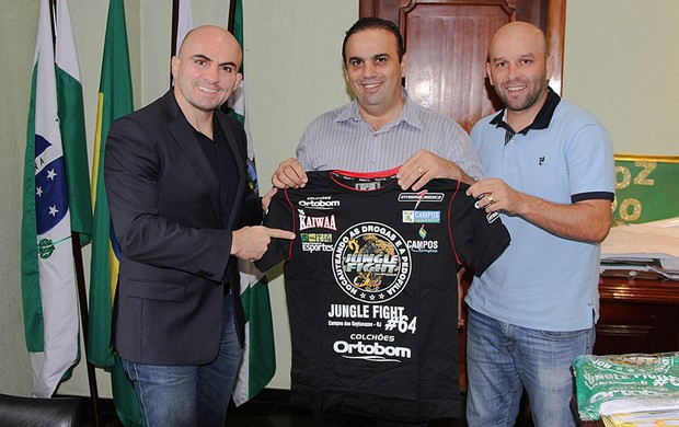 MMA - Wallid, Prefeito Reni Pereira e secretário Anderson Andrade (Foto: Divulgação/Jungle Fight)
