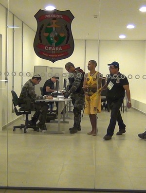 Torcedor Sport preso CAstelão (Foto: Ilo Santiago/Diário do Nordeste Online)