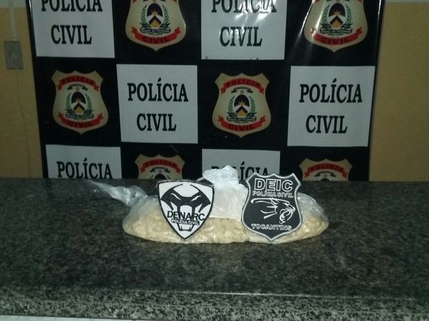 Cocaína estava escondida nas roupas íntimas de uma mulher de 39 anos (Foto: Divulgação/Polícia Civil)