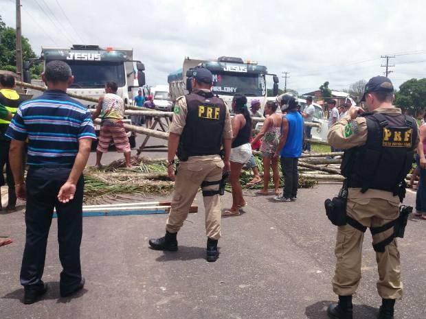 G Manifestantes Bloqueiam Br Pr Ximo A Mosqueiro No Par