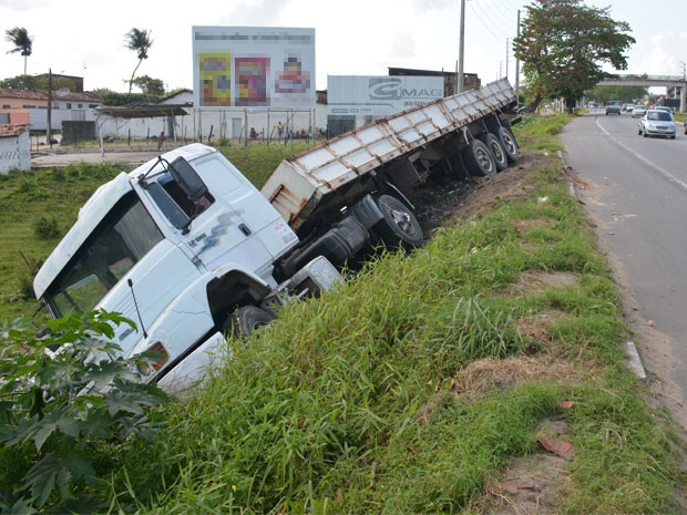 Acidente aconteceu no Km 35 da BR-230 (Foto: Walter Paparazzo/G1) Acidente aconteceu no Km 35 da BR-230 (Foto: Walter Paparazzo/G1)