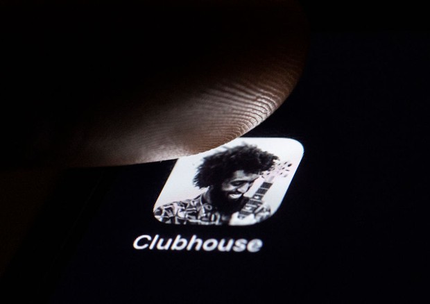 BERLIN, GERMANY - JANUARY 18: The social networking app 'Clubhouse' is pictured on a smartphone screen on January 18, 2021 in Berlin, Germany. (Photo by Florian Gaertner/Photothek via Getty Images) (Foto: Photothek via Getty Images)