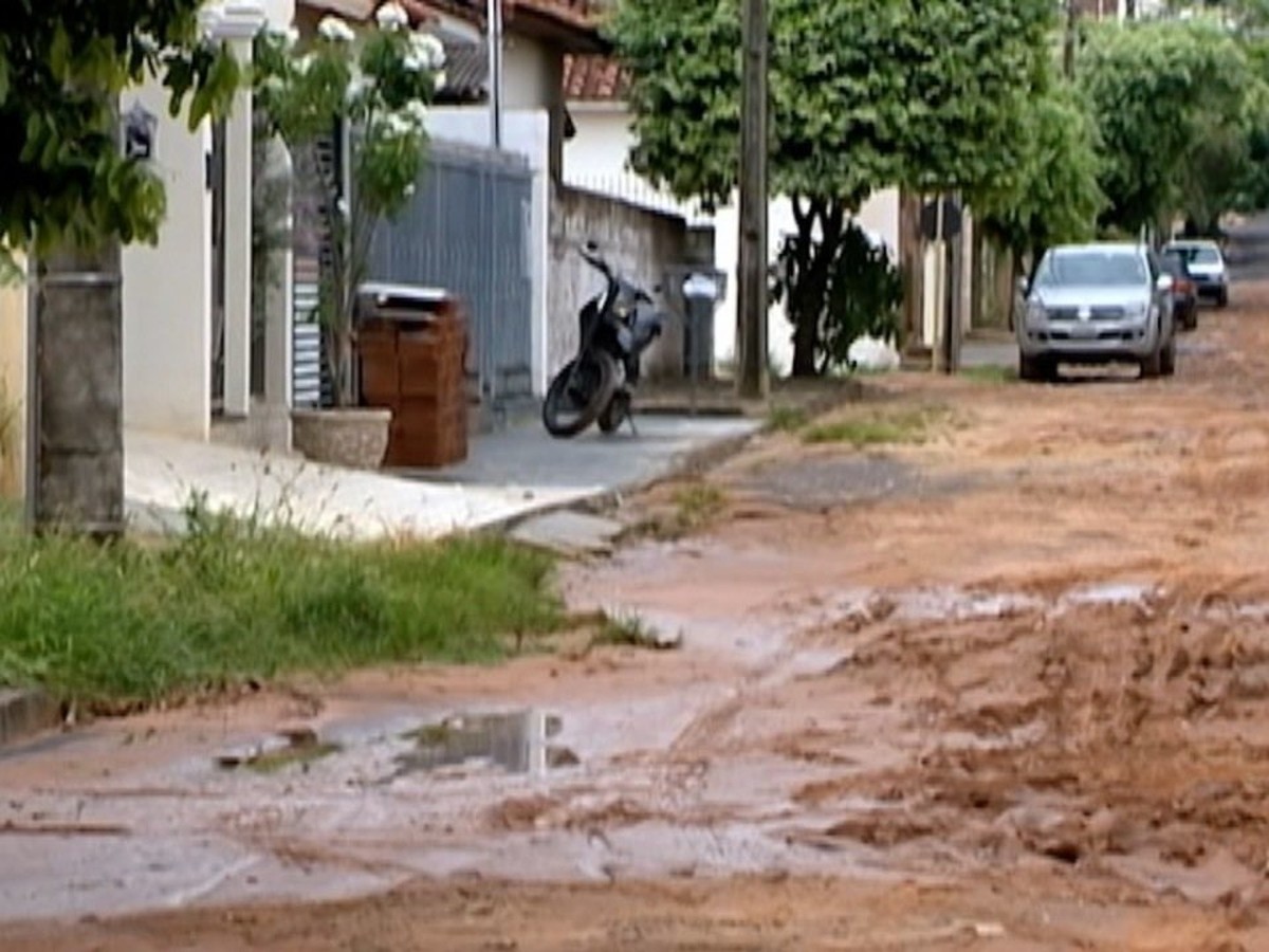 Sem asfalto, moradores do Jardim Europa reclamam da situação ... - Globo.com