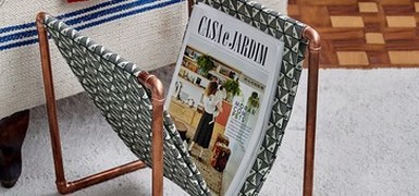 Aprenda a fazer revisteiro com tecido e tubos de cobre (Victor Affaro/Editora Globo)
