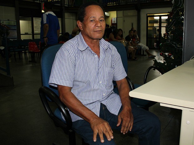 Deficiente físico de 61 anos viajaria para ver o irmão doente, mas foi impedido (Foto: Adneison Severiano/G1 AM)
