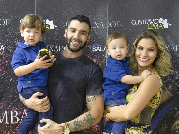 Gusttavo Lima (com Gabriel) e Andressa Suita (com Samuel) (Foto: Reprodução/Instagram) Gusttavo Lima (com Gabriel) e Andressa Suita (com Samuel) (Foto: Reprodução/Instagram)