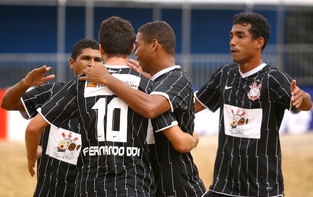 Corinthians e Cruzeiro futebol de areia brasileiro de clubes  (Foto: William Lucas/Inovafoto)