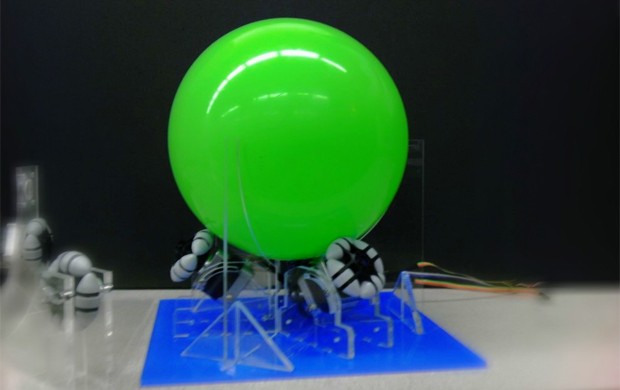 Esferas são direcionadas por três rotores elétricos (Foto: Divulgação)