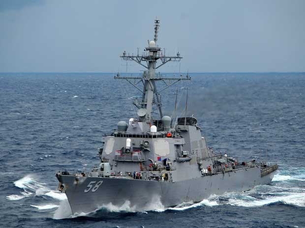 Destróier USS Laboon, em imagem feita no Oceano Atlântico em 9 de fevereiro de 2012, ruma para a costa da Líbia. (Foto: Marinha dos EUA / AP Photo  )