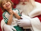 Adriane Galisteu divulga imagem do filho com Papai Noel