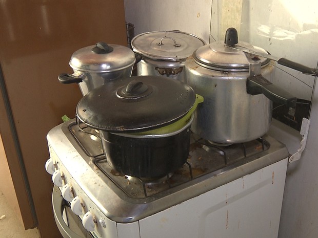 Criminosos obrigaram vítimas a preparar lanche e jantar, durante roubo (Foto: Reprodução/TV Paraíba)