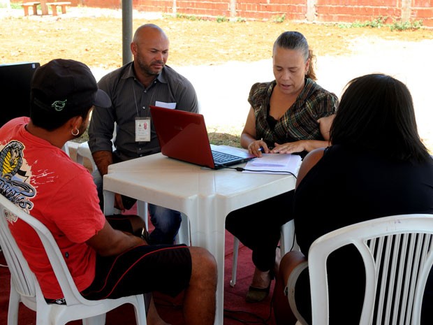 Moradores da Estrutural, no Distrito Federal, participam do projeto Administração na Sua Quadra (Foto: Gabriel Jabur/Agência Brasília)