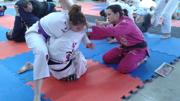 Kyra Gracie (de rosa) durante evento de jiu-jitsu em Porto Feliz (Foto: Marcela Souza)
