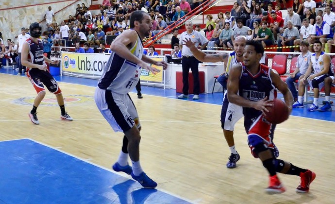 São José Basquete x Limeira NBB (Foto: Danilo Sardinha/GloboEsporte.com)