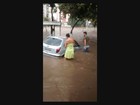 Vídeo flagra drama de dona de carro alagado após temporal em Campinas