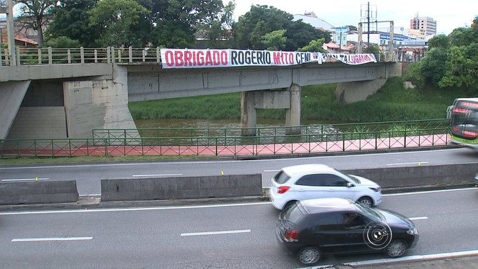 Faixa, Rogério Ceni, Sorocaba, São Paulo, Lugano (Foto: Reprodução / TV TEM)