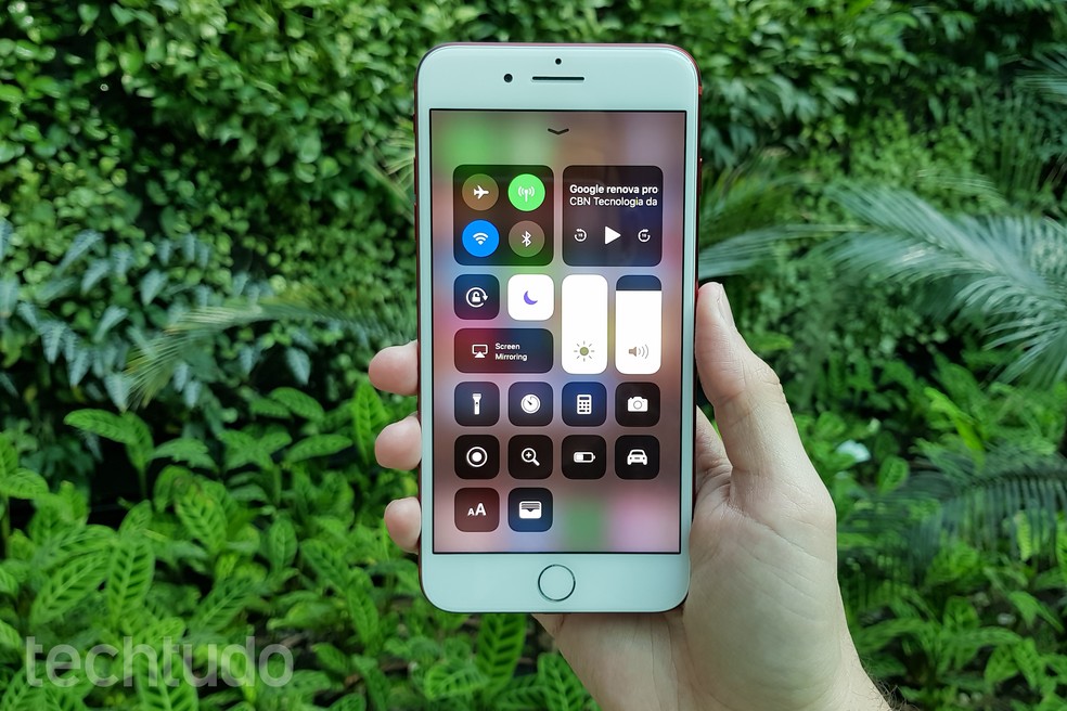 iOS 11 tem nova Central de Controle no iPhone (Foto: Thássius Veloso/TechTudo)