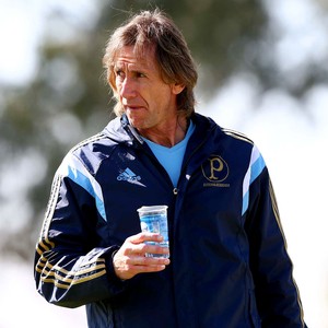 Agora focado só no clássico, Gareca promete time pronto para domingo