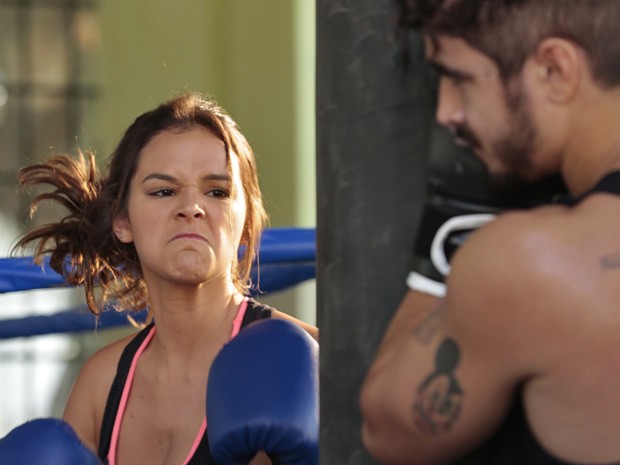 Marizete desconta toda a raiva no saco (Foto: Felipe Monteiro/Gshow) Marizete desconta toda a raiva no saco (Foto: Felipe Monteiro/Gshow)