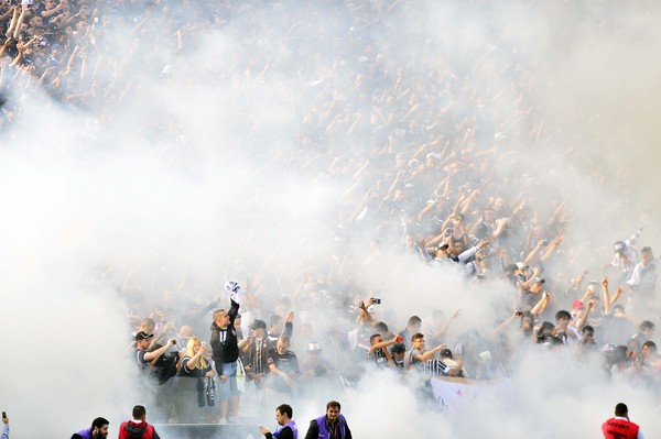 No jogo 100 da arena, Corinthians levanta taça e bate recorde de público do estádio