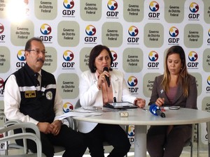 Coronel Ninaut, da Secretaria de Segurança, Olgamir Amância (centro, secretária da Mulher e Ana Cristina Santiago, delegada-chefe da Delegacia da Mulher (Foto: Lucas Salomão/G1) Coronel Ninaut, da Secretaria de Segurança, Olgamir Amância (centro, secretária da Mulher e Ana Cristina Santiago, delegada-chefe da Delegacia da Mulher (Foto: Lucas Salomão/G1)