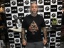 Henrique Fogaça e mais famosos vão a evento de tatuagens em São Paulo