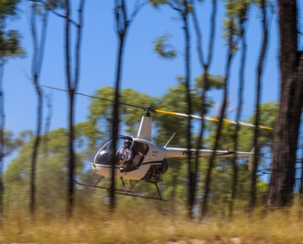 Os pilotos precisam manobrar entre árvores (Foto: João Paulo Krajewski)