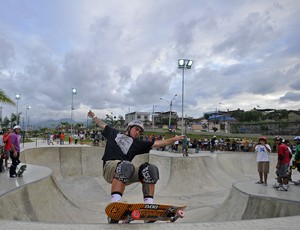 Pedro Barros anda de skate no Parque de Madureira no Rio (Foto: Fernando Sotello/AGIF)