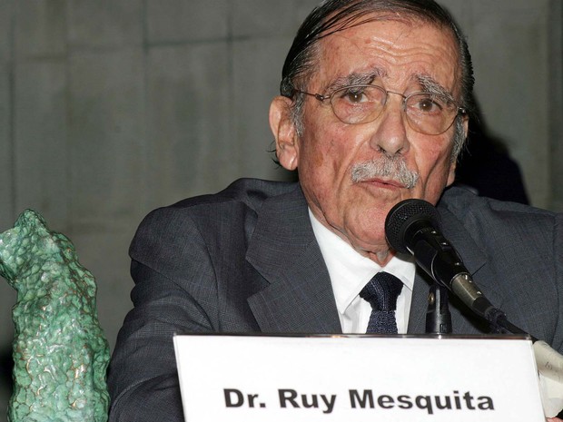 Abril de 2004 - O jornalista Ruy Mesquita participa da cerimônia de entrega do Prêmio Personalidades da Comunicação 2004, no Centro de Convênções, em São Paulo (Foto: Tom Dib/Futura Press/Arquivo)