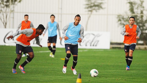 Treino Corinthians liedson (Foto: Marcos Ribolli  / Globoesporte.com)
