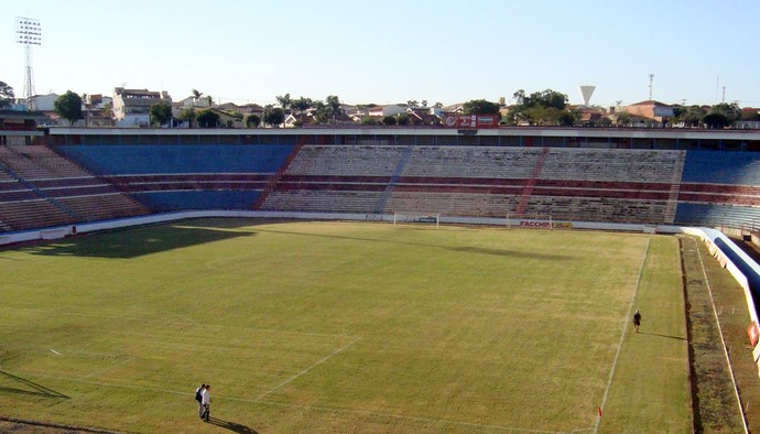 Vista do Teixeirão, estádio Benedito Teixeira, do América-SP (Foto: Marcos Lavezo/Globoesporte.com)