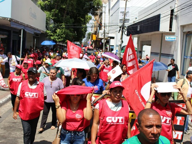 CUT e outros movimentos sociais participaram do ato público na capital (Foto: Fernando Brito/G1)