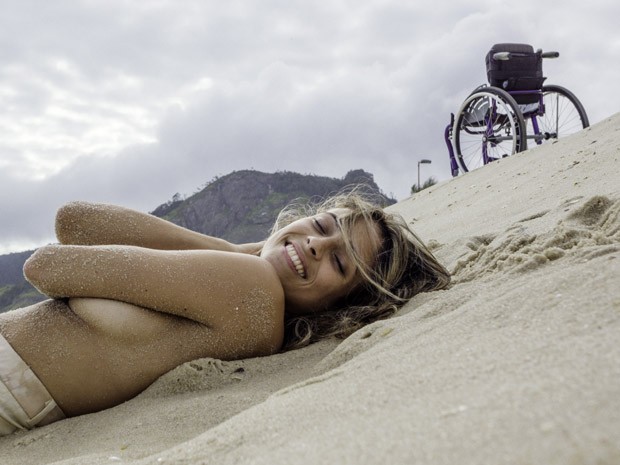 Cadeirante quer ser musa do topless no Rio
