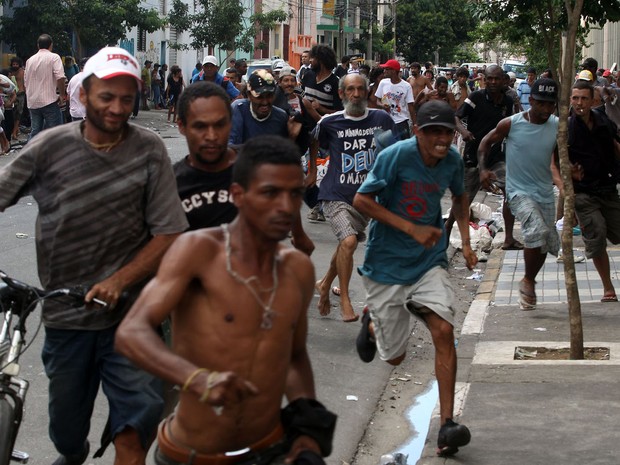Ação da Polícia Civil termina em prisões e tumulto na Cracolândia. (Foto: JF Diorio/Estadão Conteúdo)