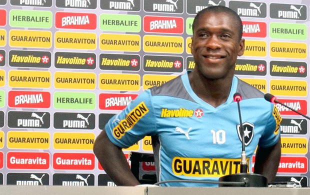 Seedorf coletiva Botafogo (Foto: Globoesporte.com) Seedorf coletiva Botafogo (Foto: Globoesporte.com)